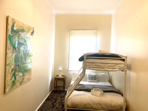 Victoria Albert Guest House Bar Cafe And Restaurant - Newcastle Accommodation 1