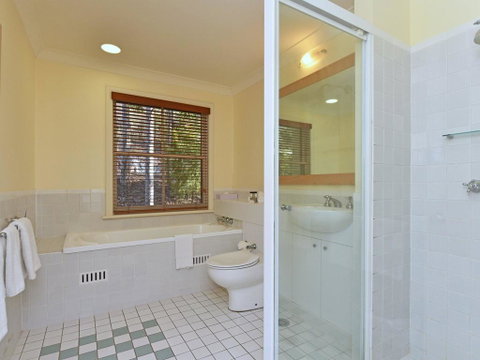 Villa Executive 2br Pokolbin Resort Condo Located Within Cypress Lakes Resort (nothing Is More Central) - Newcastle Accommodation 2