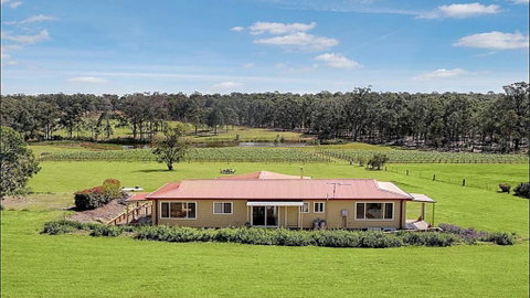 Villa Siena - Newcastle Accommodation 1