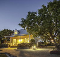Vineyard Cottages - Newcastle Accommodation