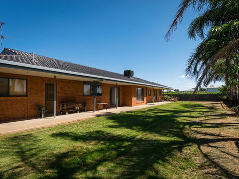 Vineyard Retreat Mildura - New Castle Tourism 2