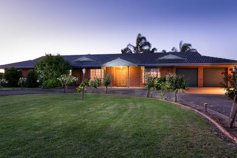 Vineyard Retreat Mildura - New Castle Tourism 0