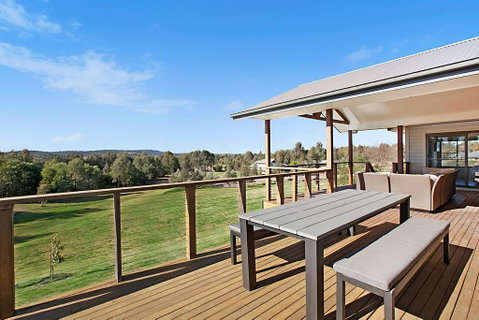 Vineyard Views - Newcastle Accommodation 2