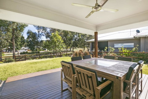 Vino E Golf - Newcastle Accommodation 1