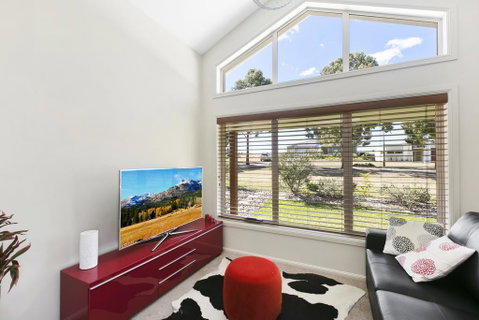 Vino E Golf - Newcastle Accommodation 2