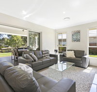 Vino e Golf - Newcastle Accommodation