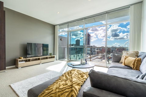 Vue Of The East End-Wifi - Netflix - Nespresso - Newcastle Accommodation 0