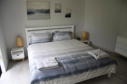 Warnbro Beach Family Accommodation - Newcastle Accommodation 0
