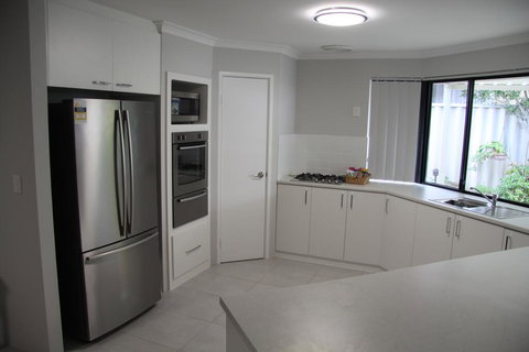Warnbro Beach Family Accommodation - Newcastle Accommodation 1