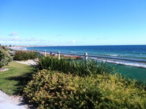 Warnbro Beach Family Accommodation - Newcastle Accommodation 3