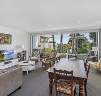Waterfront resort living with space for the family - Newcastle Accommodation
