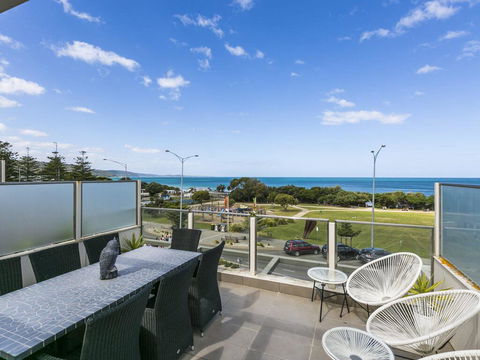 WATERFRONT THREE- In The Heart Of Lorne - Newcastle Accommodation 0