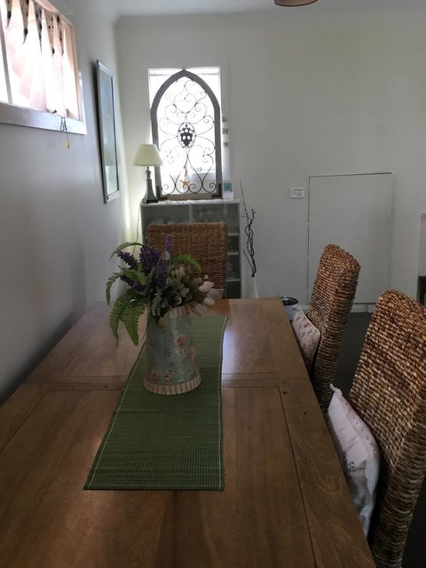 Redruth Cottage - Newcastle Accommodation 6
