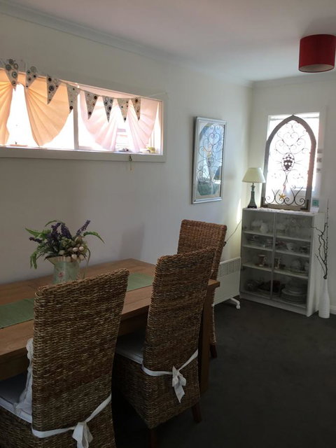 Redruth Cottage - Newcastle Accommodation 5