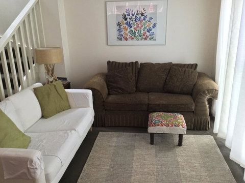 Redruth Cottage - Newcastle Accommodation 3