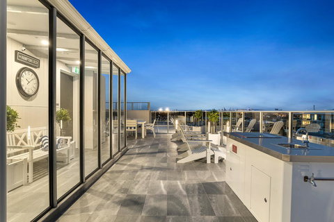 The Hamptons Apartments - Port Melbourne - Newcastle Accommodation 18
