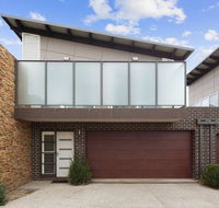 Central to Cowes - New Castle Tourism