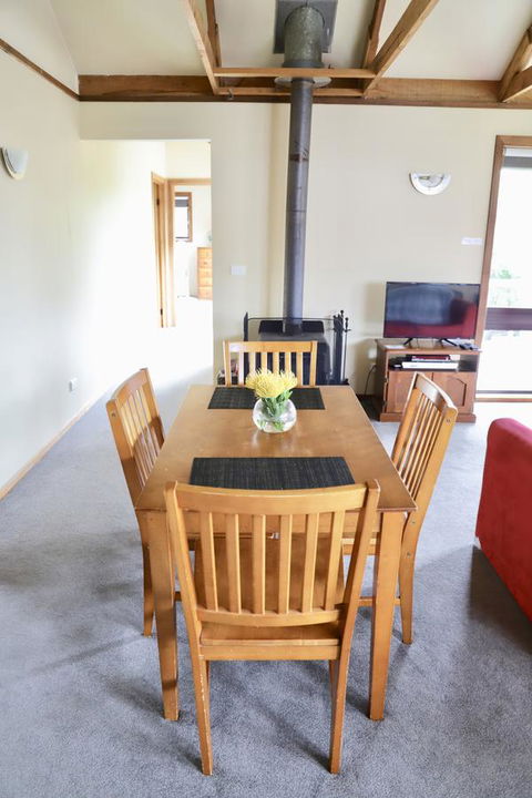 Red Ceder Cottage - Great Ocean Road - Port Campbell - Newcastle Accommodation 15