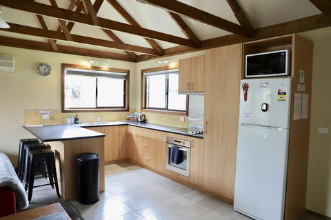 Red Ceder Cottage - Great Ocean Road - Port Campbell - Newcastle Accommodation 11