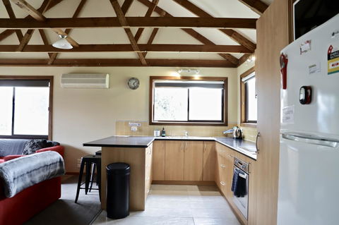 Red Ceder Cottage - Great Ocean Road - Port Campbell - Newcastle Accommodation 14