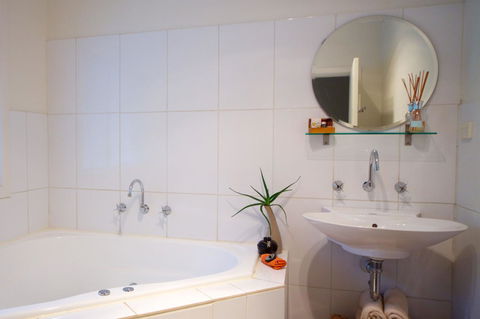 Healesville Apartments - New Castle Tourism 4