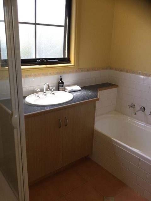 At The Beach Apartments - New Castle Tourism 9