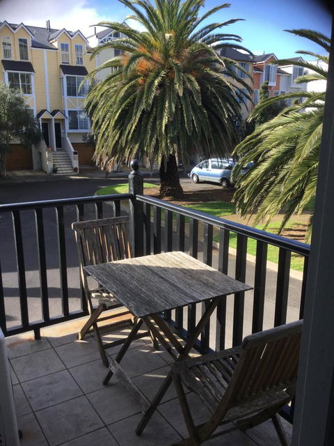 At The Beach Apartments - New Castle Tourism 10