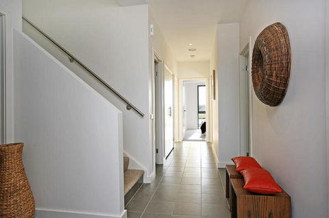 1 Pebble Place - Newcastle Accommodation 6