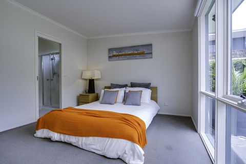 Heather's Hideaway Sorrento - New Castle Tourism 11