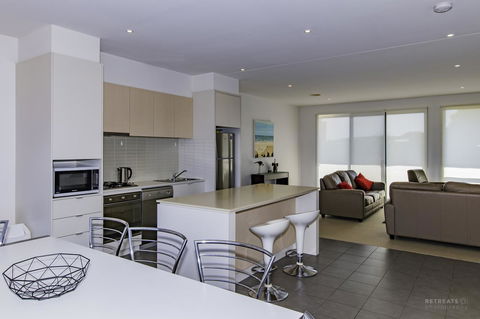 Torquay Golf Retreats - Pool, Beach, Tennis, Golf - New Castle Tourism 1