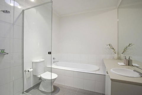 Torquay Golf Retreats - Pool, Beach, Tennis, Golf - New Castle Tourism 5