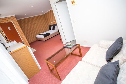 Blue Whale Motor Inn & Apartments - New Castle Tourism 6
