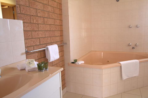 Blue Whale Motor Inn & Apartments - New Castle Tourism 19