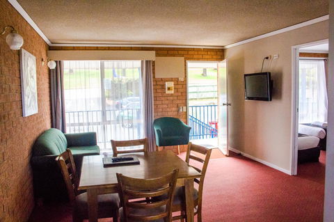 Blue Whale Motor Inn & Apartments - New Castle Tourism 2