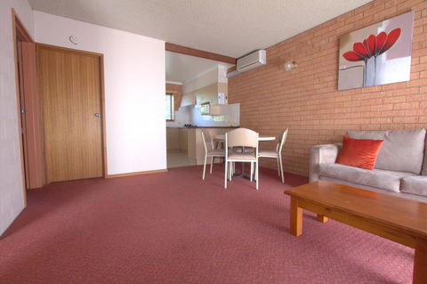 Blue Whale Motor Inn & Apartments - New Castle Tourism 30