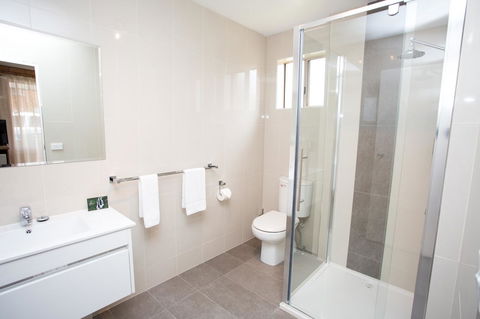 Blue Whale Motor Inn & Apartments - New Castle Tourism 11