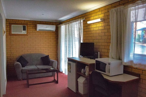 Blue Whale Motor Inn & Apartments - New Castle Tourism 5