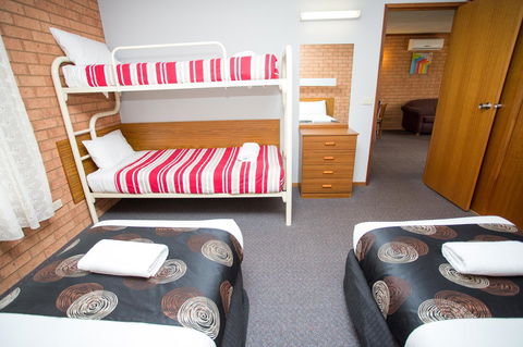 Blue Whale Motor Inn & Apartments - New Castle Tourism 14