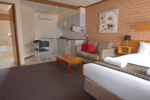 Blue Whale Motor Inn & Apartments - New Castle Tourism 20