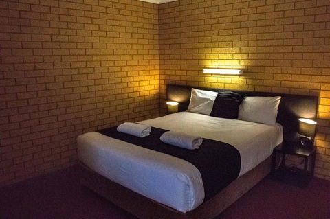 Blue Whale Motor Inn & Apartments - New Castle Tourism 10
