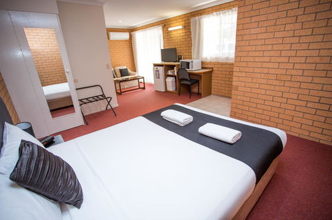 Blue Whale Motor Inn & Apartments - New Castle Tourism 9
