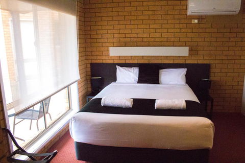 Blue Whale Motor Inn & Apartments - New Castle Tourism 4