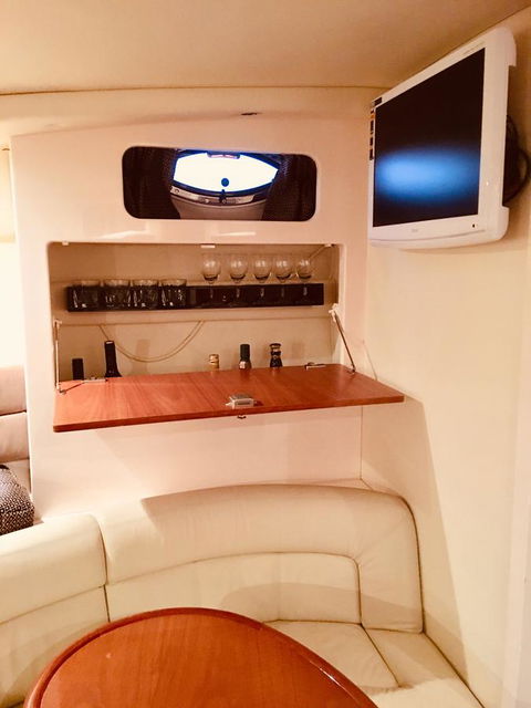 Luxury On The Water (Private Luxurious Boat) - New Castle Tourism 4