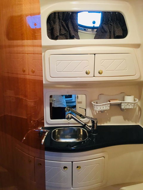 Luxury On The Water (Private Luxurious Boat) - New Castle Tourism 5