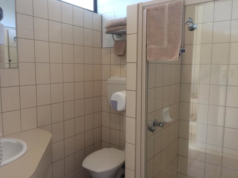 Ambassador Motor Inn - Newcastle Accommodation 9