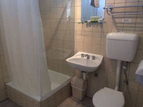 Ambassador Motor Inn - Newcastle Accommodation 2