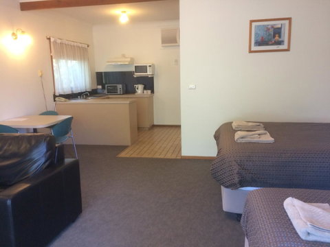 Ambassador Motor Inn - Newcastle Accommodation 7