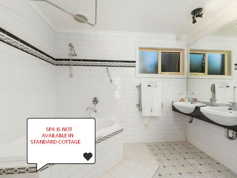 Cottages For Two - Newcastle Accommodation 0