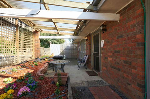 Cottages For Two - Newcastle Accommodation 3