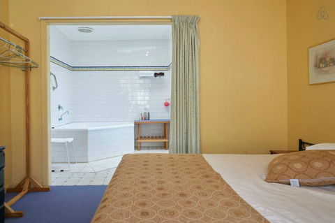 Cottages For Two - Newcastle Accommodation 8